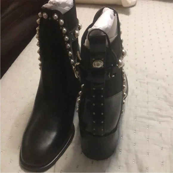 🖤Zara Black Ankle Boots with Faux Pearl Detailing🤍 - Picture 6 of 7